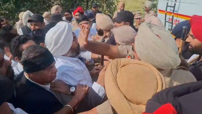 ਮੁੱਖ ਮੰਤਰੀ ਦੇ ਦੌਰੇ ਤੋਂ ਪਹਿਲਾਂ ਵਕੀਲਾਂ ਦਾ ਵਿਰੋਧ ਪ੍ਰਦਰਸ਼ਨ; ਭਾਰੀ ਪੁਲੀਸ ਫੋਰਸ ਤਾਇਨਾਤ