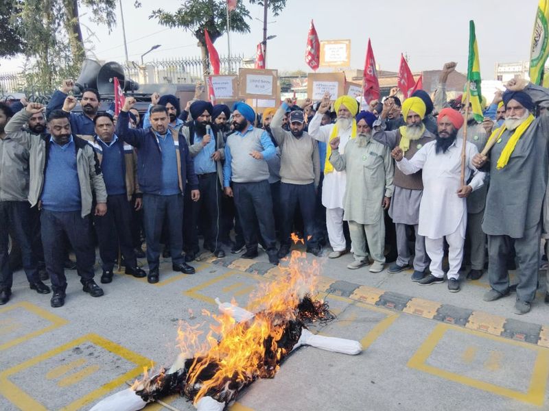 ਮਸਲੇ ਹੱਲ ਨਾ ਹੋਣ ’ਤੇ ਪੈਪਸੀਕੋ ਵਰਕਰਜ਼ ਯੂਨੀਅਨ ਵੱਲੋਂ ਪ੍ਰਦਰਸ਼ਨ