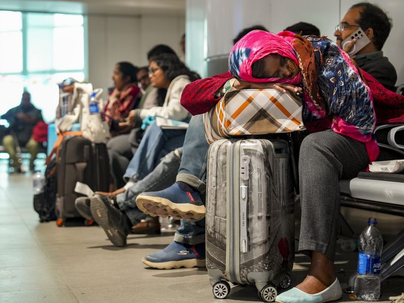 ਇੰਡੀਗੋ ਸੰਕਟ: ਡੀ ਜੀ ਸੀ ਏ ਵੱਲੋਂ 4 ਫਲਾਈਟ ਅਪਰੇਸ਼ਨ ਇੰਸਪੈਕਟਰ ਮੁਅੱਤਲ