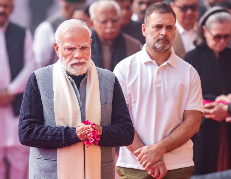 ਉਪ ਰਾਸ਼ਟਰਪਤੀ, ਪ੍ਰਧਾਨ ਮੰਤਰੀ ਮੋਦੀ ਤੇ ਸੰਸਦ ਮੈਂਬਰਾਂ ਵੱਲੋਂ ਸ਼ਹੀਦਾਂ ਨੂੰ ਸ਼ਰਧਾਂਜਲੀ