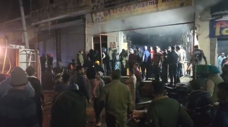 ਭਿੱਖੀਵਿੰਡ ਖੇਮਕਰਨ ਰੋਡ ’ਤੇ ਹਾਰਡਵੇਅਰ ਸਟੋਰ ਨੂੰ ਅੱਗ ਲੱਗੀ, ਲੱਖਾਂ ਦਾ ਨੁਕਸਾਨ