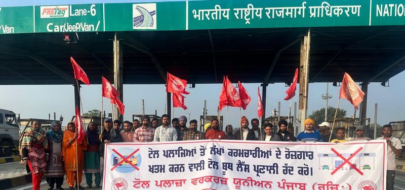 ਬੂਥਲੈੱਸ ਪ੍ਰਣਾਲੀ ਵਿਰੁੱਧ ਟੋਲ ਪਲਾਜ਼ਾ ’ਤੇ ਰੋਸ ਪ੍ਰਦਰਸ਼ਨ