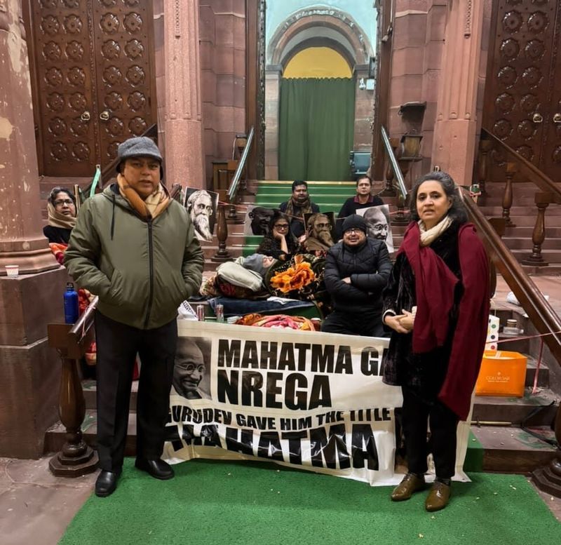 ਸਰਦ ਰੁੱਤ ਇਜਲਾਸ: TMC ਦਾ ਸੰਸਦ ’ਚ ਰਾਤ ਭਰ ਧਰਨਾ, ਲੋਕ ਸਭਾ ਅਤੇ ਰਾਜ ਸਭਾ ਅਣਮਿੱਥੇ ਸਮੇਂ ਲਈ ਮੁਲਤਵੀ