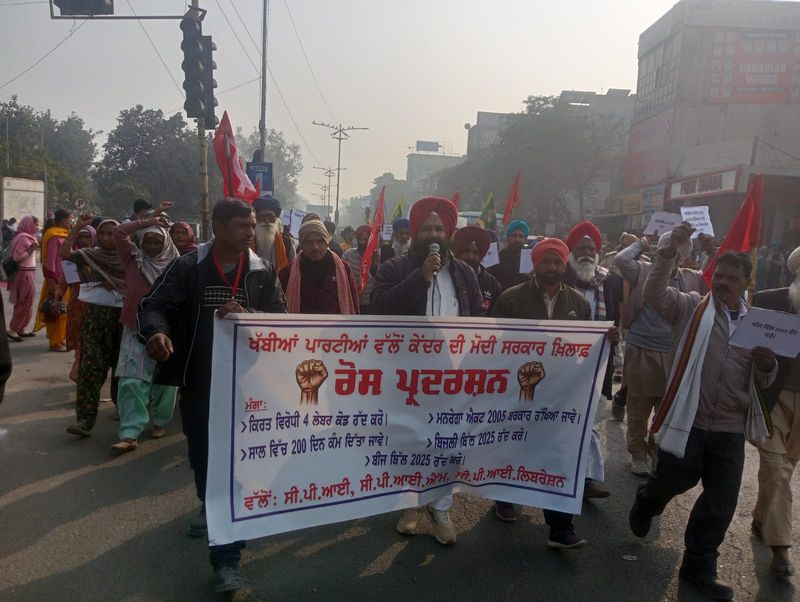 ਕਮਿਊਨਿਸਟਾਂ ਵੱਲੋਂ ‘ਮਗਨਰੇਗਾ’ ਦੀ ਬਹਾਲੀ ਲਈ ਪ੍ਰਦਰਸ਼ਨ