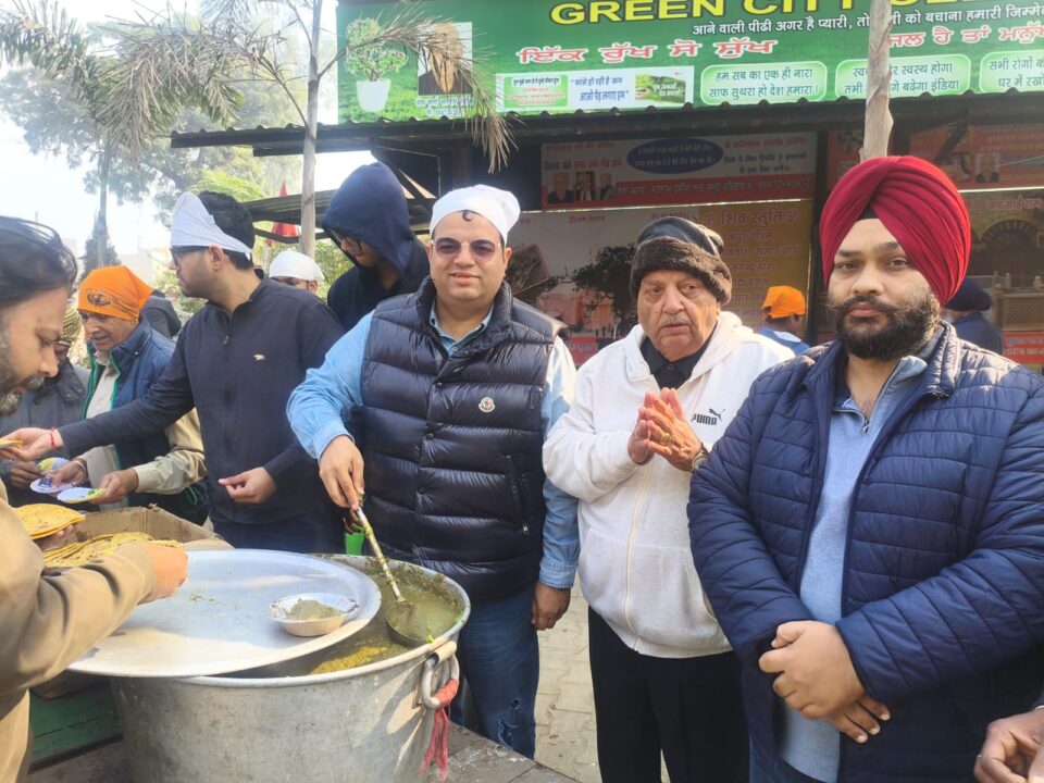 ਮਾਤਾ ਗੁਜਰ ਕੌਰ ਜੀ ਅਤੇ ਚਾਰ ਸਾਹਿਬਜਾਦਿਆਂ ਜੀ ਦੀ ਲਾਸਾਨੀ ਸ਼ਹਾਦਤ ਨੂੰ ਸਮਰਪਿਤ ਲੰਗਰ ਲਗਾਇਆ