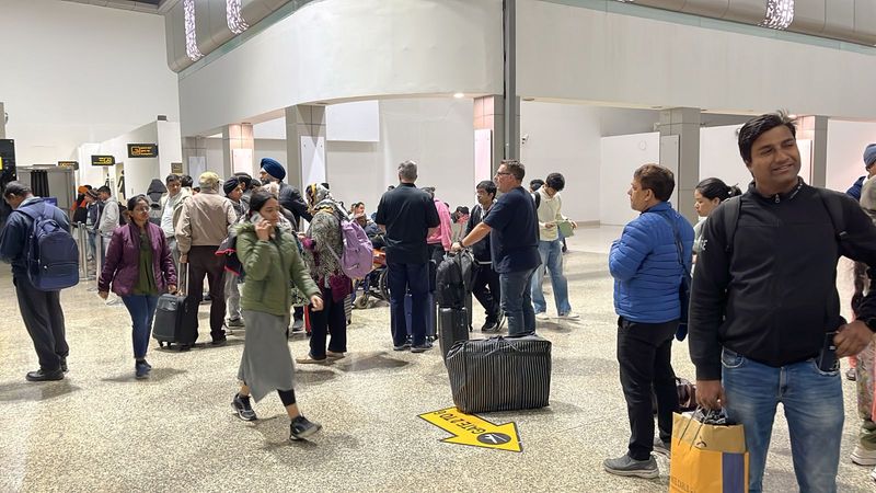 ਇੰਡੀਗੋ ਦੀ ਚੰਡੀਗੜ੍ਹ-ਪੁਣੇ ਉਡਾਣ ਨੌਂ ਘੰਟੇ ਲੇਟ; ਯਾਤਰੀਆਂ ਨੇ ਮੁਹਾਲੀ ਹਵਾਈ ਅੱਡੇ ’ਤੇ ਰਾਤ ਬਿਤਾਈ