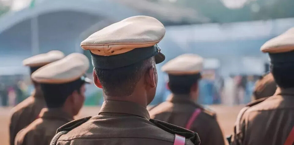 ਚੰਡੀਗੜ੍ਹ 'ਚ ਨਾਕੇ 'ਤੇ ਫੜੀ ਗਈ 'ਖ਼ਜ਼ਾਨੇ' ਵਾਲੀ ਕਾਰ, 1.42 ਕਰੋੜ ਰੁਪਏ ਤੇ 1.214 ਸੋਨਾ ਦੇਖ ਪੁਲਿਸ ਵੀ ਹੈਰਾਨ