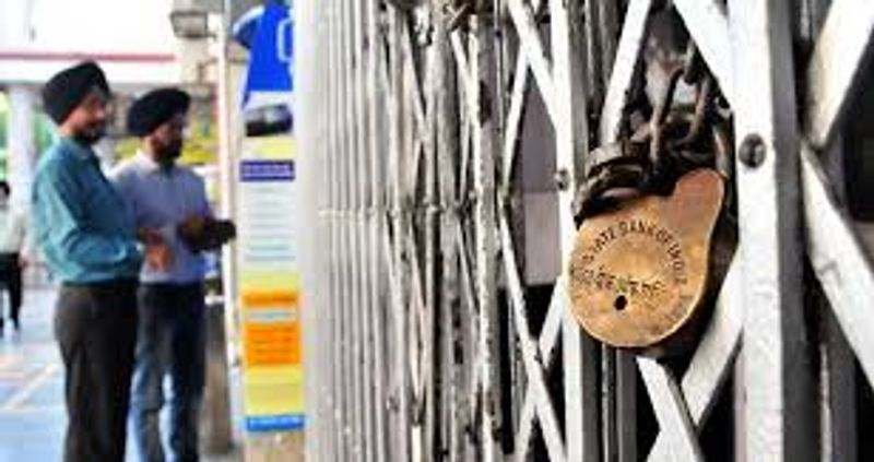 ਪੰਜਾਬ ’ਚ ਬੈਂਕਾਂ ਦੀ ਹੜਤਾਲ: ਲਗਾਤਾਰ ਚੌਥੇ ਦਿਨ ਕੰਮ-ਕਾਜ ਠੱਪ