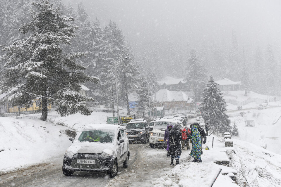 ਕਸ਼ਮੀਰ ’ਚ ਠੰਢ ਵਧੀ; ਤਾਪਮਾਨ ਸਿਫ਼ਰ ਤੋਂ ਹੇਠਾਂ