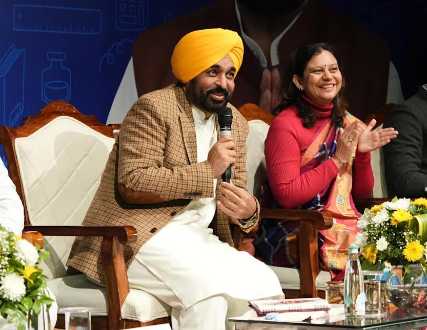 ਮੁੱਖ ਮੰਤਰੀ ਭਗਵੰਤ ਸਿੰਘ ਮਾਨ ਨੇ ਸਿੱਖਿਆ ਵਿਭਾਗ ਦੇ 606 ਉਮੀਦਵਾਰਾਂ ਨੂੰ ਨਿਯੁਕਤੀ ਪੱਤਰ ਸੌਂਪੇ