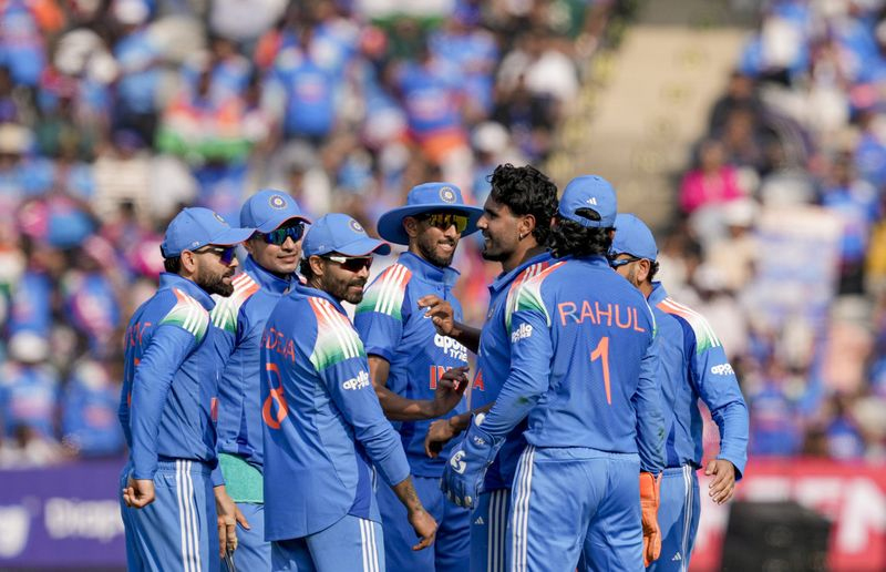 ਨਿਊਜ਼ੀਲੈਂਡ 300 ਦੌੜਾਂ; ਭਾਰਤ ਦੀ ਪਹਿਲੀ ਵਿਕਟ ਡਿੱਗੀ; 11 ਓਵਰਾਂ ਵਿਚ 52 ਦੌੜਾਂ