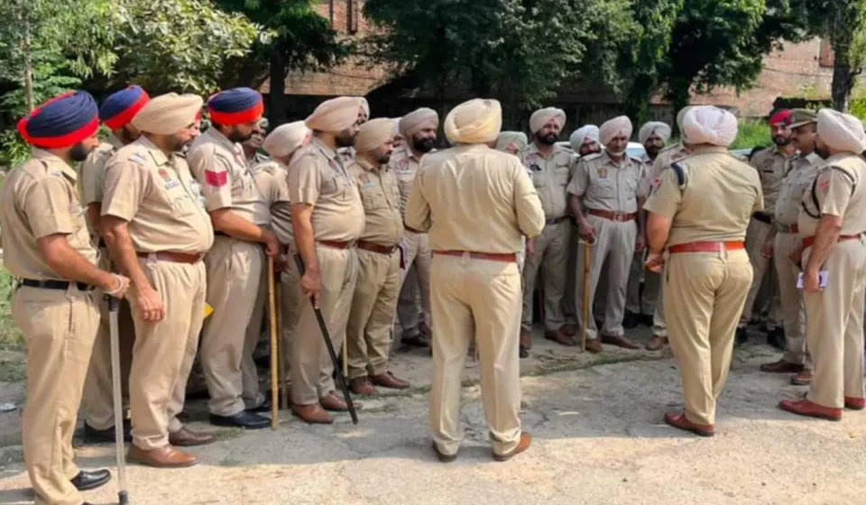 ਚੈਕ ਪੋਸਟ ’ਤੇ ਦੋ ਪੁਲਿਸ ਮੁਲਾਜ਼ਮਾਂ ਦੀਆਂ ਮ੍ਰਿਤਕ ਦੇਹਾਂ ਮਿਲਣ ਤੋਂ ਬਾਅਦ ਇਲਾਕੇ ’ਚ ਸਹਿਮ ਦਾ ਮਾਹੌਲ