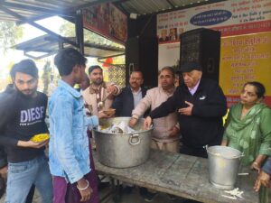 ਸ੍ਰੀਮਤੀ ਸੰਤੋਸ਼ ਹਸੀਜਾ, ਸਤਨਾਮ ਹਸੀਜਾ ਦੀ 53ਵੀਂ ਵਿਆਹ ਦੀ ਸਾਲਗਿਰਾ ਦੌਰਾਨ ਪਟਿਆਲਾ ਵਿਚ ਥਾਂ-ਥਾਂ ਤੇ ਲਗਾਇਆ ਲੰਗਰ