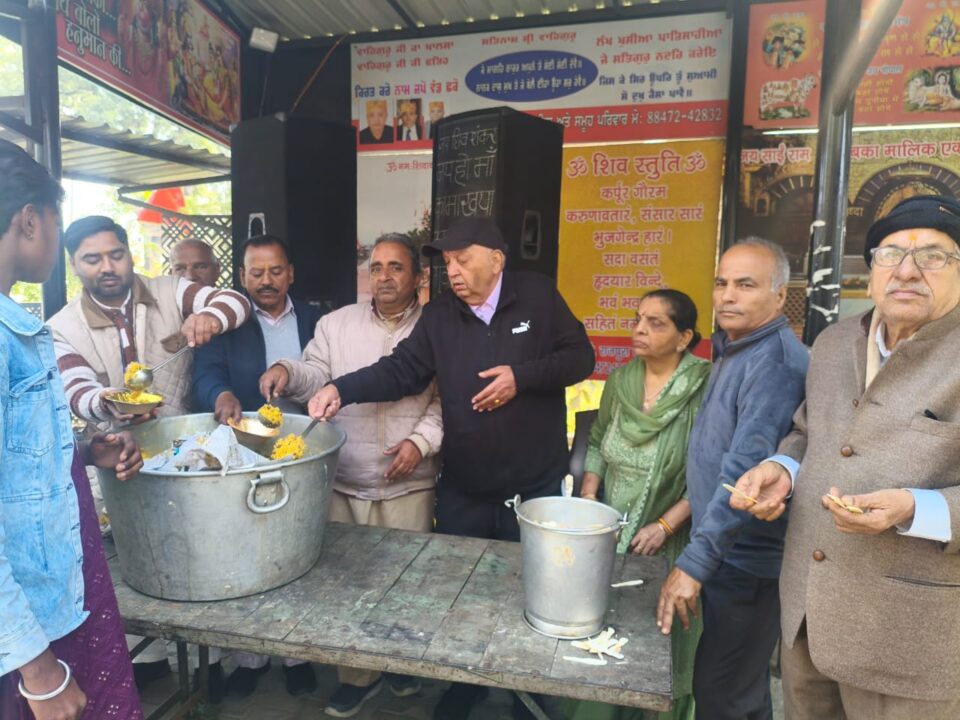 ਸ੍ਰੀਮਤੀ ਸੰਤੋਸ਼ ਹਸੀਜਾ, ਸਤਨਾਮ ਹਸੀਜਾ ਦੀ 53ਵੀਂ ਵਿਆਹ ਦੀ ਸਾਲਗਿਰਾ ਦੌਰਾਨ ਪਟਿਆਲਾ ਵਿਚ ਥਾਂ-ਥਾਂ ਤੇ ਲਗਾਇਆ ਲੰਗਰ