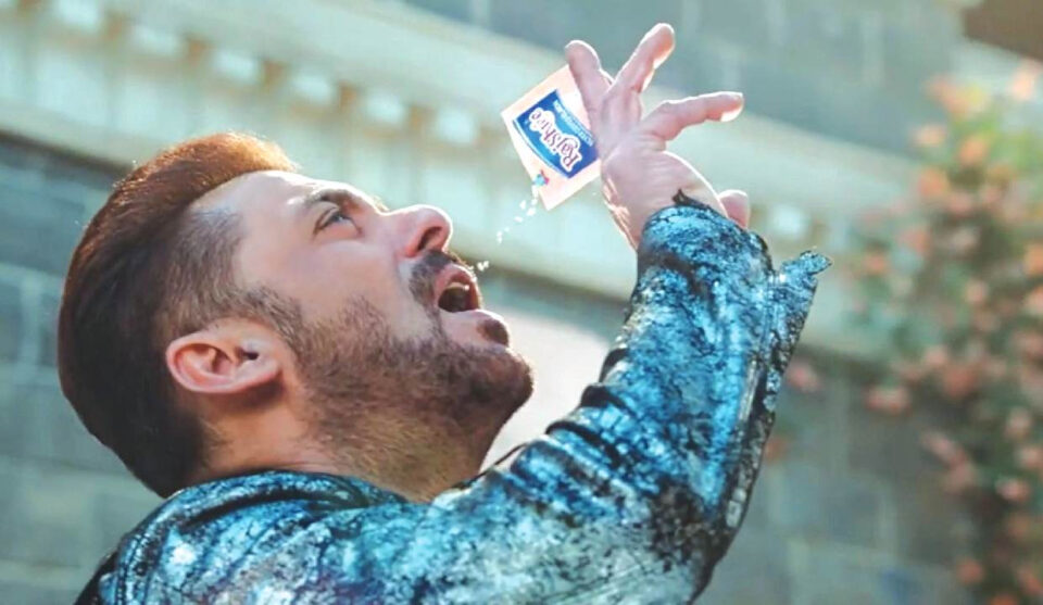 ਪਾਨ ਮਸਾਲਾ ਇਸ਼ਤਿਹਾਰ ਮਾਮਲੇ ਵਿੱਚ ਖਪਤਕਾਰ ਪੈਨਲ ਨੇ ਸਲਮਾਨ ਖਾਨ ਵਿਰੁੱਧ ਵਾਰੰਟ 'ਤੇ ਰੋਕ ਲਗਾਈ