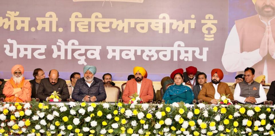 ਭਗਵੰਤ ਸਿੰਘ ਮਾਨ ਸਰਕਾਰ ਨੇ ਮਿਸ਼ਨ ‘ਰੰਗਲਾ ਪੰਜਾਬ’ ਤਹਿਤ 2.7 ਲੱਖ ਦਲਿਤ ਵਿਦਿਆਰਥੀਆਂ ਨੂੰ 271 ਕਰੋੜ ਦਾ ਵਜ਼ੀਫਾ ਵੰਡਿਆ