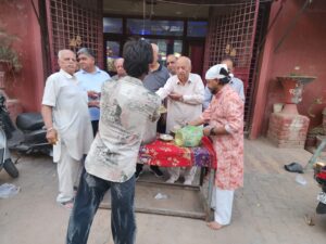 ਸਫਾਬਾਦੀ ਗੇਟ ਦੇ ਪ੍ਰਾਚੀਨ ਸ਼ਿਵ ਮੰਦਿਰ ਵਿੱਚ ਮੂਰਤੀ ਸਥਾਪਨਾ ਦਿਵਸ ਮੌਕੇ ਕੀਰਤਨ ਅਤੇ ਲੰਗਰ ਅਟੁੱਟ ਵਰਤਾਇਆ