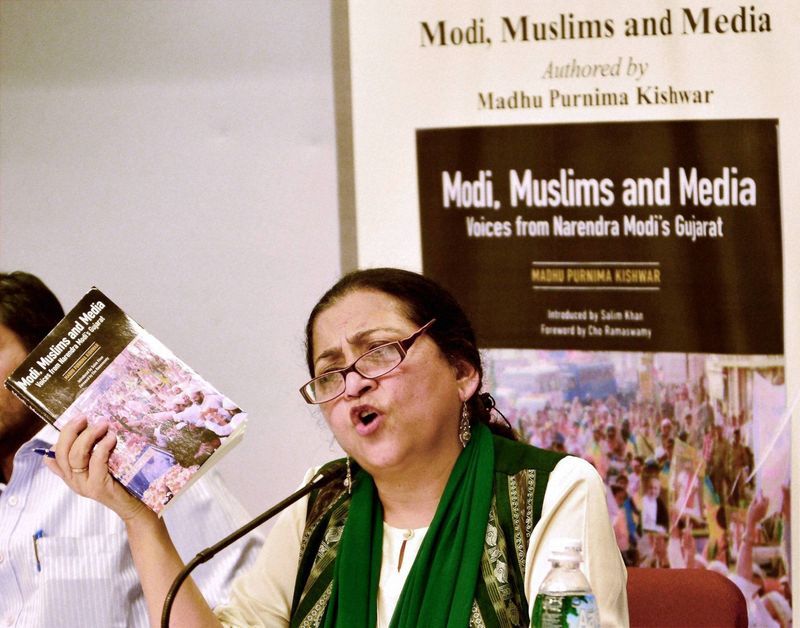 ਲੇਖਕਾ ਮਧੂ ਕਿਸ਼ਵਰ ਦੇ ਦਫ਼ਤਰ ਨੋਟਿਸ ਦੇਣ ਪਹੁੰਚੀ ਚੰਡੀਗੜ੍ਹ ਪੁਲੀਸ