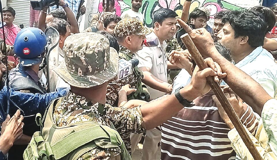 ਮੁਰਸ਼ਿਦਾਬਾਦ ਵਿੱਚ AJUP ਅਤੇ TMC ਸਮਰਥਕਾਂ ਵਿਚਕਾਰ ਝੜਪ; ਸੁਰੱਖਿਆ ਬਲਾਂ ਨੇ ਕੀਤਾ ਲਾਠੀਚਾਰਜ