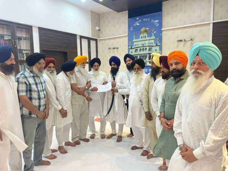 Sukhbir Badal ਖਿਲਾਫ਼ ਪੰਥਕ ਕਾਰਵਾਈ ਦੀ ਮੰਗ; ਸ਼੍ਰੋਮਣੀ ਕਮੇਟੀ ਪ੍ਰਧਾਨ ਦੀ ਚੁੱਪ 'ਤੇ ਵੀ ਸਵਾਲ