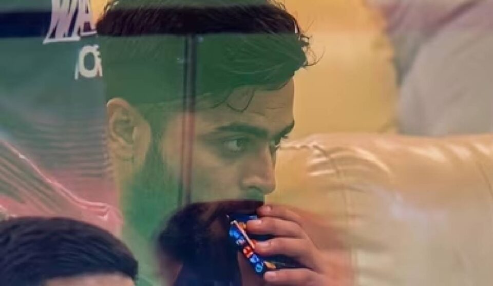 BCCI ਨੇ IPL 2026 ਮੈਚ ਦੌਰਾਨ ਵੈਪਿੰਗ ਵੀਡੀਓ 'ਤੇ ਰਿਆਨ ਪਰਾਗ ਤੋਂ ਸਪੱਸ਼ਟੀਕਰਨ ਮੰਗਿਆ