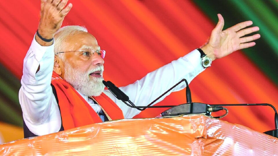 ਪ੍ਰਧਾਨ ਮੰਤਰੀ ਨੇ ਟੀਐਮਸੀ ਨੂੰ ਸੱਤਾ ਤੋਂ ਬਾਹਰ ਕਰਨ ਦਾ ਸੱਦਾ ਦਿੱਤਾ, ਵਿਕਸਤ ਬੰਗਾਲ ਦਾ ਵਾਅਦਾ ਕੀਤਾ