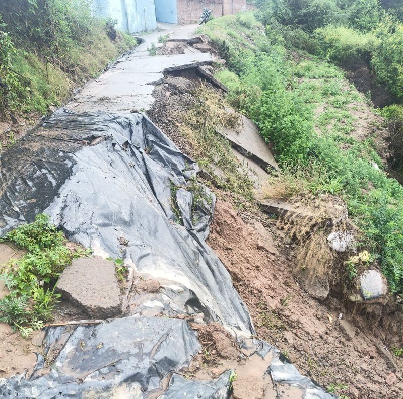 ਹੜ੍ਹਾਂ ਤੋਂ ਬਾਅਦ 70 ਪਿੰਡਾਂ ਵਿੱਚ ਜ਼ਮੀਨ ਖਿਸਕਣ ਦਾ ਖਦਸ਼ਾ !