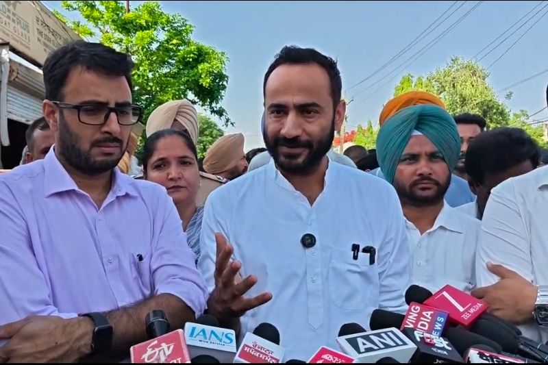 ‘ਆਪ’ ਸੰਸਦ ਮੈਂਬਰ ਮੀਤ ਹੇਅਰ ਦਾ Raghav Chadha ਨੂੰ ਜਵਾਬ, ‘ਕਿਸੇ ਡਰਾਵੇ ਅੱਗੇ ਨਹੀਂ ਝੁਕਾਂਗੇ’