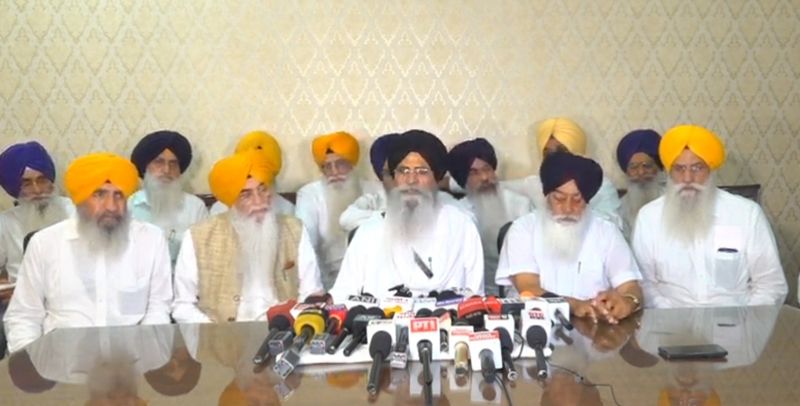ਬੇਅਦਬੀ ਕਰਨ ਵਾਲੇ ਦੀ ਥਾਂ ਸਾਂਭ-ਸੰਭਾਲ ਕਰਨ ਵਾਲੇ ਨੂੰ ਦੋਸ਼ੀ ਬਣਾਉਣਾ ਬਰਦਾਸ਼ਤ ਨਹੀਂ: ਐਡਵੋਕੇਟ ਧਾਮੀ