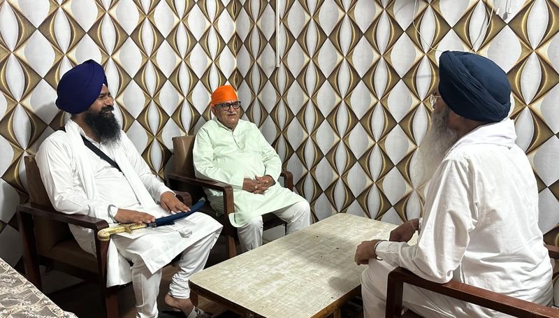 ਜਥੇਦਾਰ ਕੁਲਦੀਪ ਸਿੰਘ ਗੜਗੱਜ ਅਤੇ ਹਰਜਿੰਦਰ ਸਿੰਘ ਧਾਮੀ ਵਲੋਂ ਰਾਜਪਾਲ ਨਾਲ ਮੁਲਾਕਾਤ