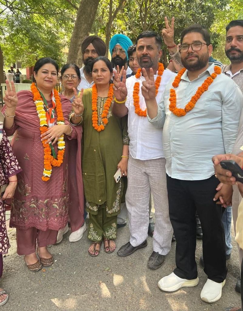 ਟਰਾਲੀ ਚੋਰੀ ਦੇ ਦੋਸ਼ਾਂ 'ਚ ਘਿਰੇ ਪੰਕਜ ਪੱਪੂ ਦੀ ਪਤਨੀ ਸੁਜਾਤਾ ਚਾਵਲਾ ਜੇਤੂ