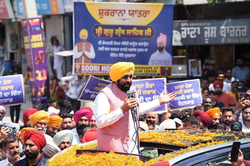 ਖਟਕੜ ਕਲਾਂ ਪਹੁੰਚੀ CM ਮਾਨ ਦੀ ‘ਸ਼ੁਕਰਾਨਾ ਯਾਤਰਾ’: ਫੁੱਟ ਪਾਊ ਸਿਆਸਤ ਕਰਨ ਵਾਲਿਆਂ ਨੂੰ ਦਿੱਤੀ ਚਿਤਾਵਨੀ, ਬੇਅਦਬੀ ਵਿਰੋਧੀ ਕਾਨੂੰਨ 'ਤੇ ਬਾਦਲਾਂ ਨੂੰ ਘੇਰਿਆ