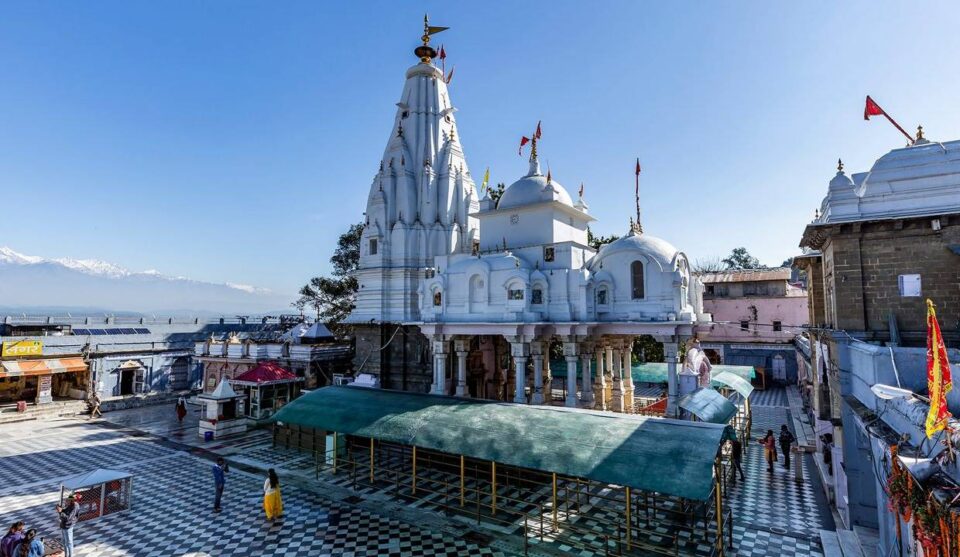 ਪੁਣੇ ਦੇ ਸ਼ਰਧਾਲੂ ਨੇ ਕਾਂਗੜਾ ਮੰਦਰ ਨੂੰ 100 ਗ੍ਰਾਮ ਸੋਨੇ ਦਾ ਹਾਰ ਦਾਨ ਕੀਤਾ