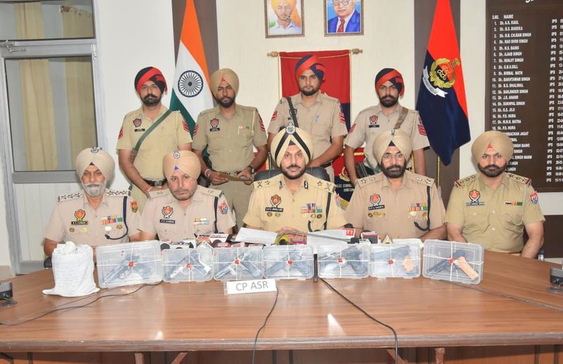 2.1 ਕਿੱਲੋ ਹੈਰੋਇਨ ਅਤੇ ਸੱਤ ਪਿਸਤੌਲਾਂ ਸਮੇਤ ਇੱਕ ਕਾਬੂ