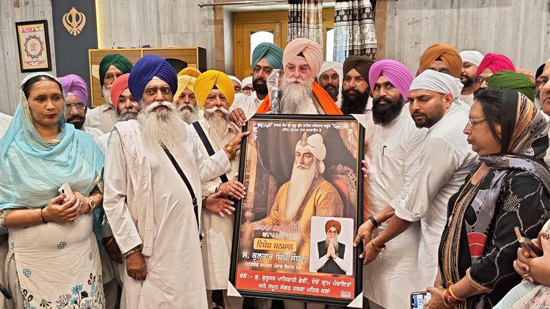 ਮਹਿਲ ਕਲਾਂ ਵਿਖੇ ਸਪੀਕਰ ਸੰਧਵਾਂ ਦਾ ਮਹਾਰਾਜਾ ਰਣਜੀਤ ਸਿੰਘ ਐਵਾਰਡ ਨਾਲ ਸਨਮਾਨ
