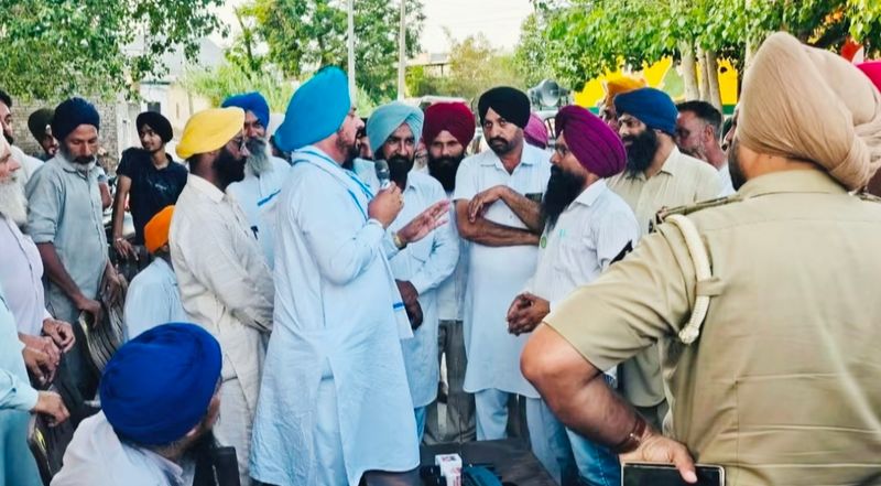 ਲੋਕ ਮਿਲਣੀ ਦੌਰਾਨ ਵਿਧਾਇਕ ਦੇਵ ਮਾਨ ਨੂੰ ਪਿੰਡ ਵਾਸੀਆਂ ਨੇ ਘੇਰਿਆ; ਤਿੱਖੇ ਸਵਾਲਾਂ ਦੀ ਕੀਤੀ ਬੌਛਾਰ
