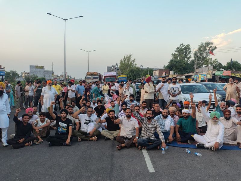 ਨਗਰ ਕੌਂਸਲ ਦੀ ਪ੍ਰਧਾਨਗੀ ਦਾ ਉਮੀਦਵਾਰ ਗ੍ਰਿਫ਼ਤਾਰ; ਵਿਰੋਧ 'ਚ ਬਨੂੜ ਵਿਖੇ ਕੌਮੀ ਮਾਰਗ ਜਾਮ