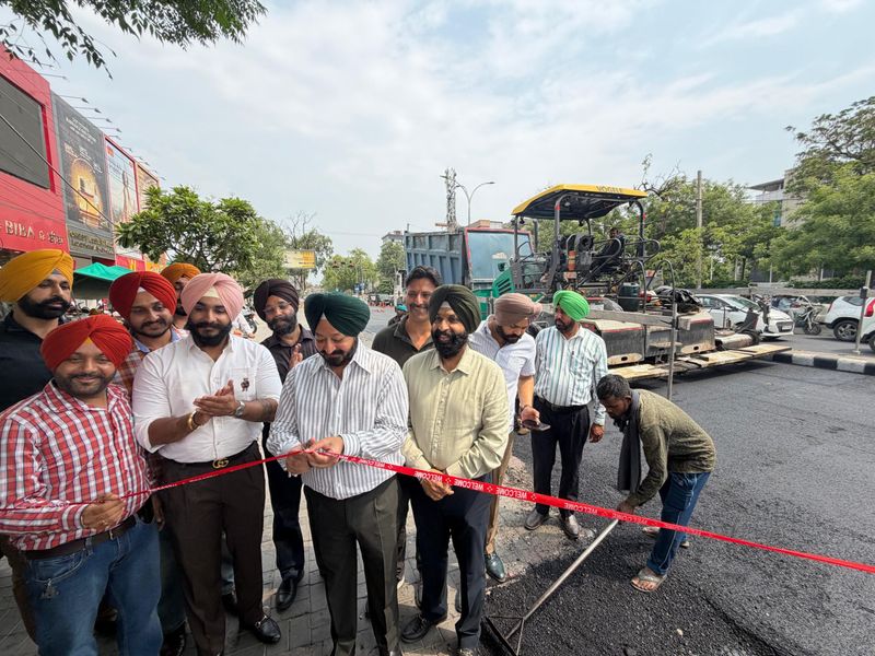 ਲੀਲਾ ਭਵਨ ਤੋਂ ਥਾਪਰ ਚੌਕ ਤੱਕ ਸੜਕ ਬਣਨੀ ਸ਼ੁਰੂ