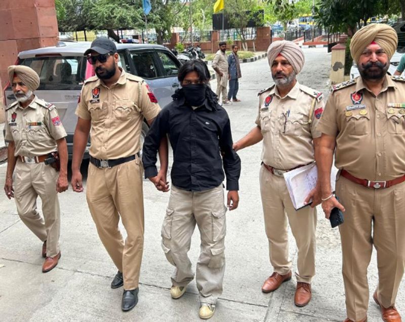 ਬਠਿੰਡਾ ਮਿਲਟਰੀ ਸਟੇਸ਼ਨ ਨੇੜੇ ਸੁਰੱਖਿਆ 'ਚ ਵੱਡੀ ਸੰਨ੍ਹ; ਪਾਕਿਸਤਾਨ-ਕੈਨੇਡਾ ਫੁਟੇਜ ਭੇਜਣ ਵਾਲਾ ਜਾਸੂਸੀ ਕੈਮਰਾ ਫੜਿਆ, 2 ਗ੍ਰਿਫ਼ਤਾਰ