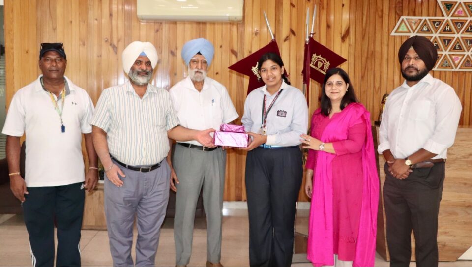 ਸਿਲਵਰ ਮੈਡਲ ਜੇਤੂ ਜਲਸੀਰਤ ਅਮਨ ਦਾ ਸਕੂਲ ਵੱਲੋਂ ਸਨਮਾਨ