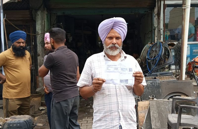 ਵਾਹਨ ਦੀ ਜਾਂਚ ਬਿਨਾਂ ਹੀ ਪ੍ਰਦੂਸ਼ਣ ਸਰਟੀਫਿਕੇਟ ਜਾਰੀ ਕਰਨ ਦਾ ਦੋਸ਼
