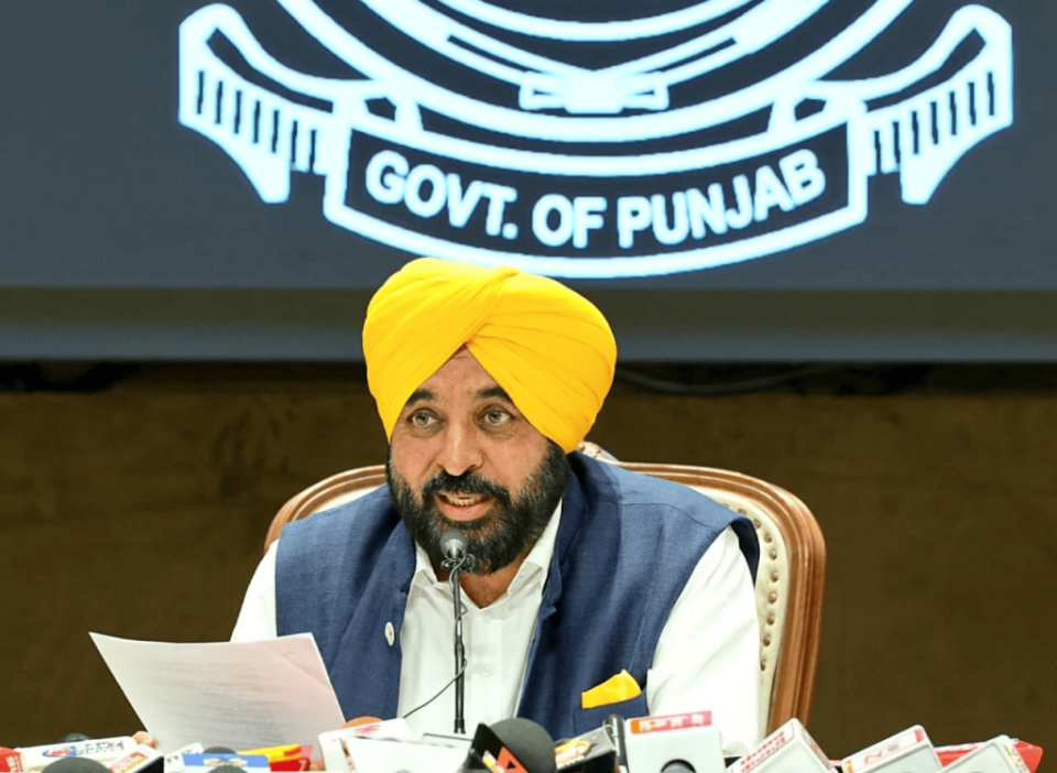 ਮੋਦੀ ਸਰਕਾਰ ਪੇਪਰ ਲੀਕ ਮਾਮਲੇ ਵਿੱਚ ਇਨਸਾਫ਼ ਮੰਗ ਰਹੇ ਨੌਜਵਾਨਾਂ 'ਤੇ ਲਾਠੀਚਾਰਜ ਕਰਕੇ ਉਨ੍ਹਾਂ ਦੀ ਆਵਾਜ਼ ਦਬਾਉਣ ਦੀ ਕੋਸ਼ਿਸ਼ ਕਰ ਰਹੀ ਹੈ