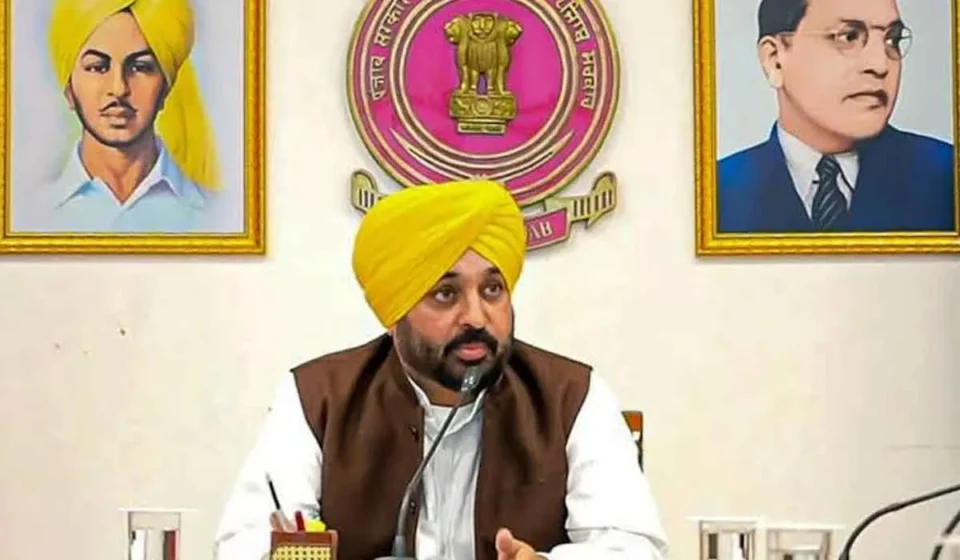 ਭਗਵੰਤ ਮਾਨ ਸਰਕਾਰ ਵੱਲੋਂ ਭੈਣਾਂ ਨੂੰ ਰੱਖੜੀ ਦਾ ਤੋਹਫ਼ਾ; ਨਵੀਂ ਰਜਿਸਟ੍ਰੇਸ਼ਨ ਕਰਵਾਉਣ ਵਾਲੀਆਂ ਔਰਤਾਂ ਦੇ ਖਾਤਿਆਂ ਵਿੱਚ ਪਾਈ ਜਾਵੇਗੀ ‘ਸਨਮਾਨ ਰਾਸ਼ੀ’