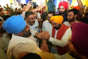 ਵੇਸਟ-ਟੂ-ਵੈਲਥ' ਮਿਸ਼ਨ ਤਹਿਤ 435 ਡੇਅਰੀ ਮਾਲਕਾਂ ਨੂੰ ਪਸ਼ੂਆਂ ਦੇ ਗੋਬਰ ਤੋਂ ਆਮਦਨ ਦੇ ਨਵੇਂ ਸਰੋਤ ਪੈਦਾ ਕਰਨ ਵਿੱਚ ਮਦਦ ਮਿਲੇਗੀ ਵੇਸਟ-ਟੂ-ਵੈਲਥ' ਮਿਸ਼ਨ ਤਹਿਤ 435 ਡੇਅਰੀ ਮਾਲਕਾਂ ਨੂੰ ਪਸ਼ੂਆਂ ਦੇ ਗੋਬਰ ਤੋਂ ਆਮਦਨ ਦੇ ਨਵੇਂ ਸਰੋਤ ਪੈਦਾ ਕਰਨ ਵਿੱਚ ਮਦਦ ਮਿਲੇਗੀ