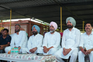 ਕੇਵਲ ਸਿੰਘ ਢਿੱਲੋਂ ਨੇ ਪਾਰਟੀ ਆਗੂਆਂ ਤੇ ਵਰਕਰਾਂ ਨਾਲ ਸੁਣਿਆ ਪ੍ਰਧਾਨਮੰਤਰੀ ਦਾ 'ਮਨ ਕੀ ਬਾਤ' ਪ੍ਰੋਗਰਾਮ ਕੇਵਲ ਸਿੰਘ ਢਿੱਲੋਂ ਨੇ ਪਾਰਟੀ ਆਗੂਆਂ ਤੇ ਵਰਕਰਾਂ ਨਾਲ ਸੁਣਿਆ ਪ੍ਰਧਾਨਮੰਤਰੀ ਦਾ 'ਮਨ ਕੀ ਬਾਤ' ਪ੍ਰੋਗਰਾਮ
