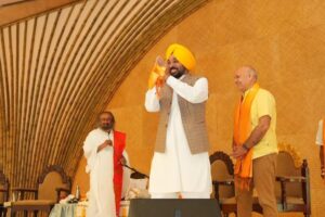 ਆਸ਼ਰਮ 'ਚ ਧਿਆਨ ਲਾਉਣ ਨਾਲ ਅਧਿਆਤਮਿਕ ਸ਼ਾਂਤੀ ਮਿਲੀ ਆਸ਼ਰਮ 'ਚ ਧਿਆਨ ਲਾਉਣ ਨਾਲ ਅਧਿਆਤਮਿਕ ਸ਼ਾਂਤੀ ਮਿਲੀ