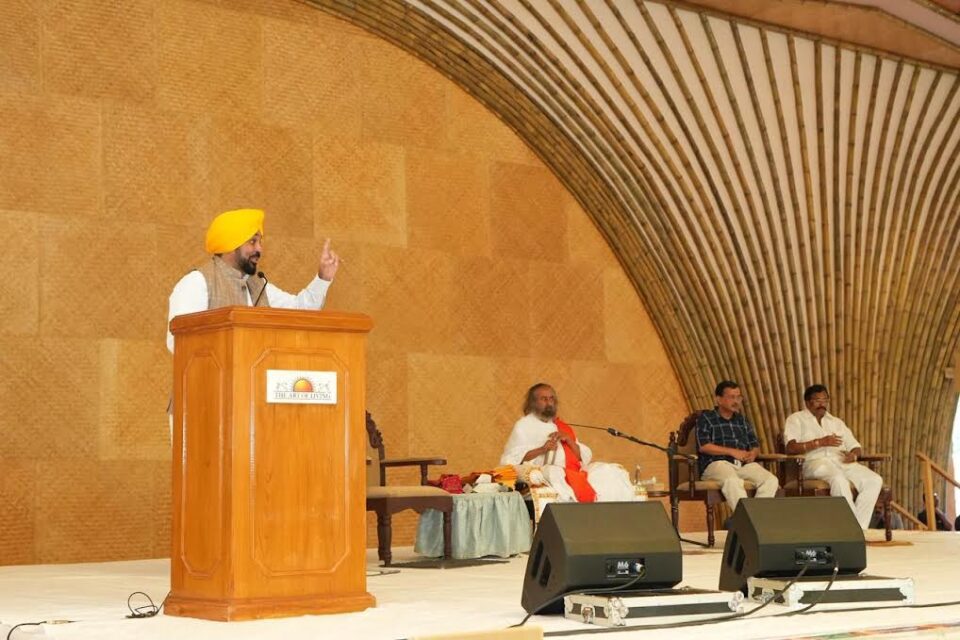 ਆਸ਼ਰਮ 'ਚ ਧਿਆਨ ਲਾਉਣ ਨਾਲ ਅਧਿਆਤਮਿਕ ਸ਼ਾਂਤੀ ਮਿਲੀ