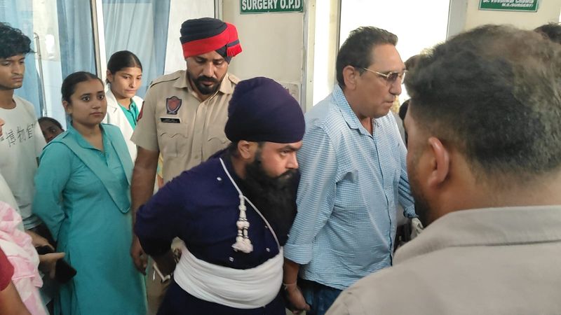 ਗੁਰਦਿਆਂ ਦੀ ਬੀਮਾਰੀ ਕਾਰਨ ਅੰਮ੍ਰਿਤਪਾਲ ਮਹਿਰੋਂ ਨੂੰ ਮੈਡੀਕਲ ਜਾਂਚ ਲਈ ਹਸਪਤਾਲ ਪਹੁੰਚਾਇਆ ਗਿਆ