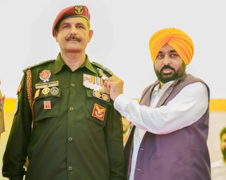 5 ਪੁਲਿਸ ਮੁਲਾਜ਼ਮਾਂ ਨੂੰ ਬਹਾਦਰੀ ਅਤੇ ਵਿਲੱਖਣ ਸੇਵਾਵਾਂ ਲਈ ‘ਮੁੱਖ ਮੰਤਰੀ ਰਕਸ਼ਕ ਪਦਕ’ ਕੀਤਾ ਪ੍ਰਦਾਨ