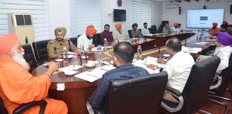 ਬੁੱਢੇ ਦਰਿਆ ਦੀ ਸਫ਼ਾਈ 'ਚ ਲਾਪਰਵਾਹੀ ਬਰਦਾਸ਼ਤ ਨਹੀਂ: ਅਧਿਕਾਰੀਆਂ 'ਤੇ ਵਰ੍ਹੇ ਸੰਤ ਸੀਚੇਵਾਲ